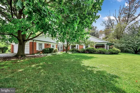 144 Scarboro Dr, York, PA 17403