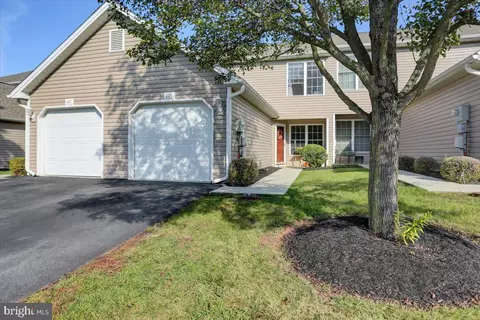645 Teal Dr #16D, Etters, PA 17319