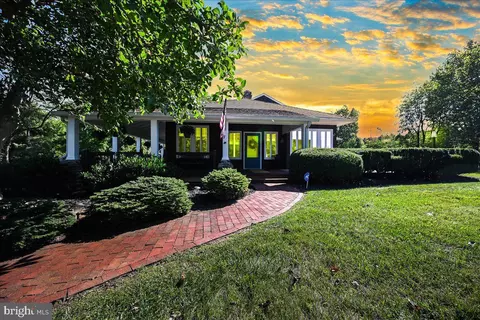 699 Iron Ridge Rd, Hanover, PA 17331