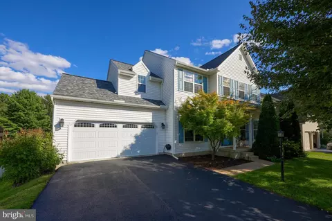 32 Eagleton Dr, York, PA 17407