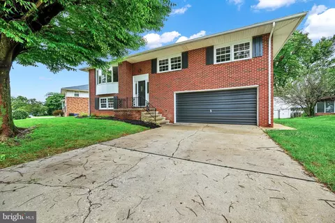 2009 White St, York, PA 17404