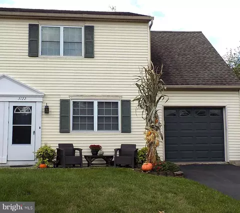 3122 Glen Hollow Dr, Dover, PA 17315