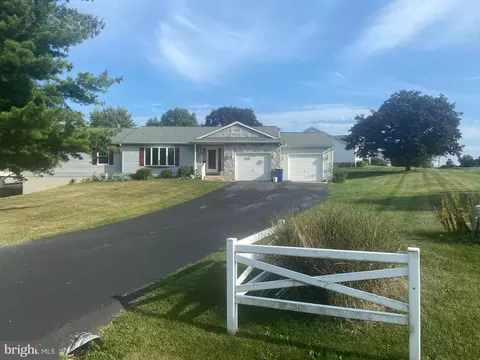 17 Lennon Ln, New Freedom, PA 17349