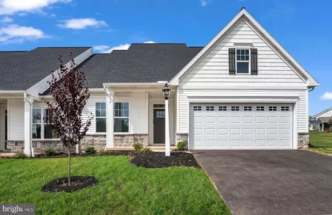 910 Shadowbrooke Dr, Dover, PA 17315