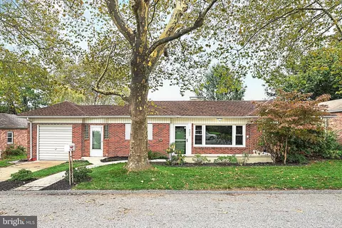 823 Clearmount Rd, York, PA 17403