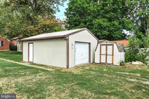 937 E Walnut St, Hanover, PA 17331 photo 6