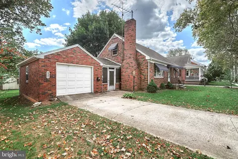 937 E Walnut St, Hanover, PA 17331 photo 3