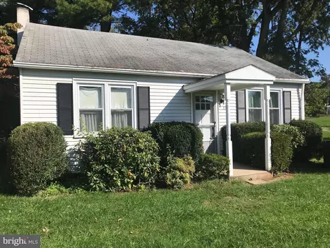 33 Greenbriar Ln, Dillsburg, PA 17019