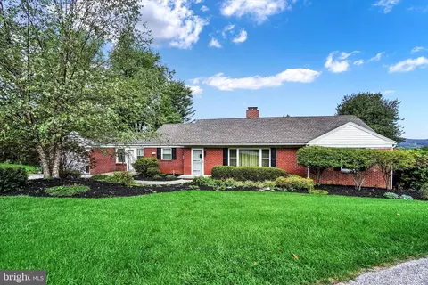 3 Windemere Ct, York, PA 17402