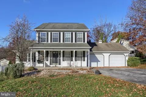 10 N Ben Hogan Dr, Etters, PA 17319