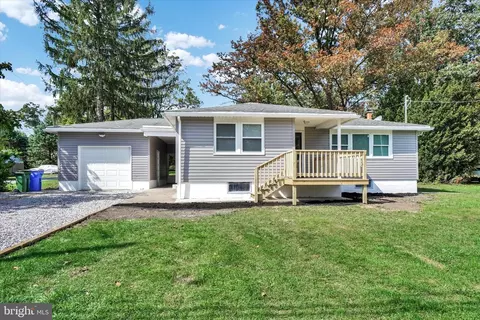 2630 Oakland Rd, Dover, PA 17315