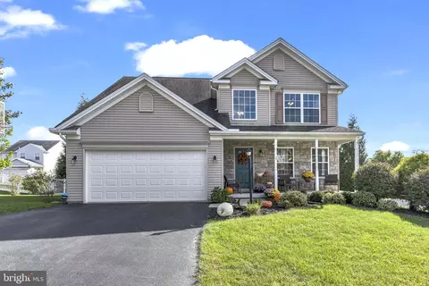 326 Braddock Dr, Etters, PA 17319