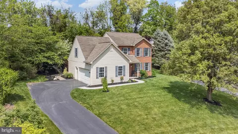 65 Rosalia Cir, York, PA 17402