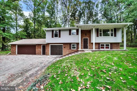 6420 Deer Run Ct, Spring Grove, PA 17362