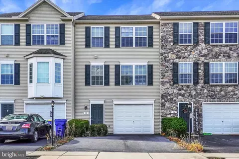 12 Taylor Dr, York, PA 17404