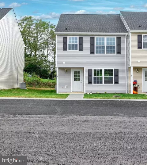 1885 Unit 6 Stoverstown Rd, Spring Grove, PA 17362