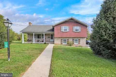 15 West St, Glen Rock, PA 17327