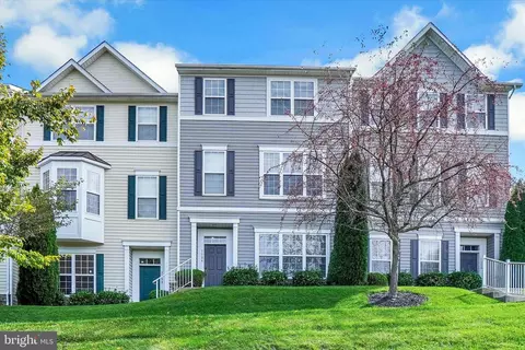1104 Blue Bird Ln #2, York, PA 17402