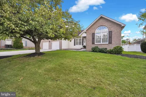 305 Primrose Ln, Hanover, PA 17331
