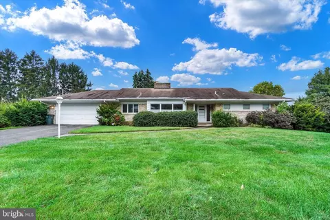 700 Pinehurst Rd, York, PA 17402