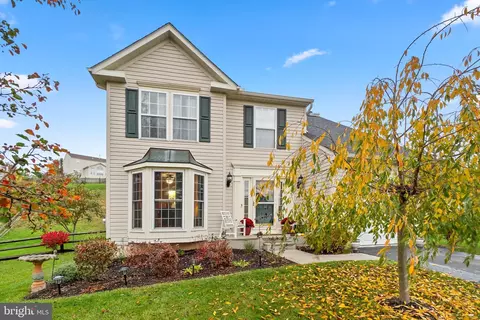 27 Louvain Dr, Hanover, PA 17331