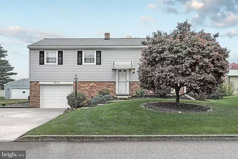 2572 Willapa Dr, Dover, PA 17315