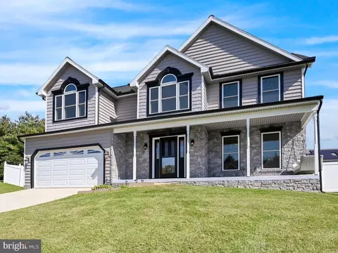 75 Lee St, Stewartstown, PA 17363