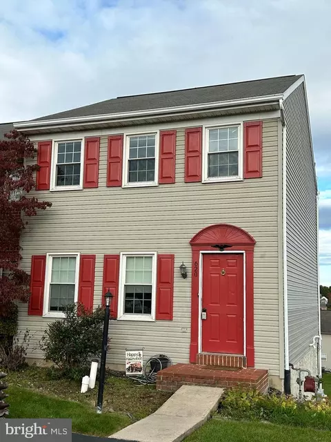 620 Robin Hill Cir, York, PA 17404