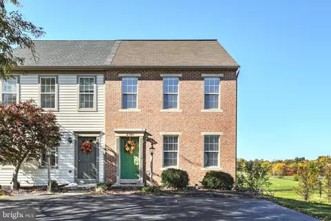 2749 Woodmont Dr, York, PA 17404