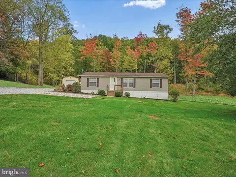 921 N Circle Dr, Dover, PA 17315