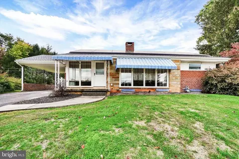7 Hill N Dale Ct, York, PA 17403