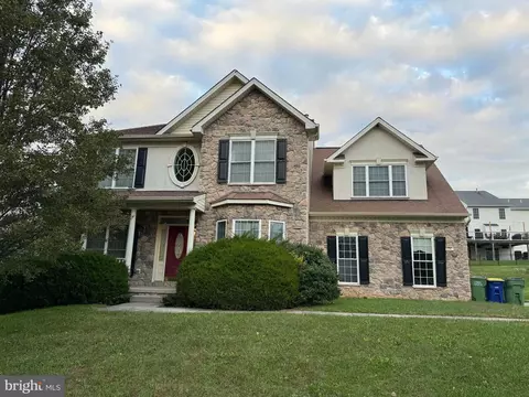 1097 Silver Maple Cir, Seven Valleys, PA 17360