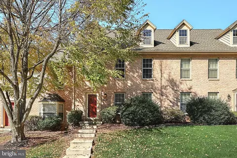 802 Skyview Dr, York, PA 17406