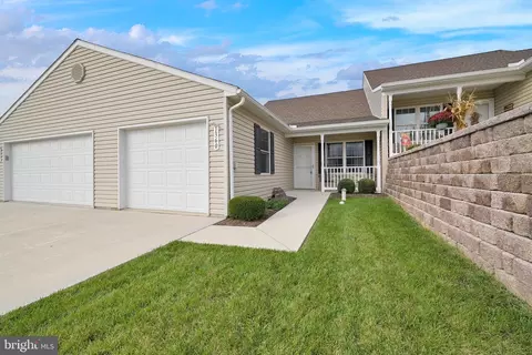 1360 Pleasant View Dr, Spring Grove, PA 17362