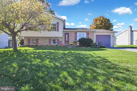 2932 Woodshead Ter, York, PA 17403