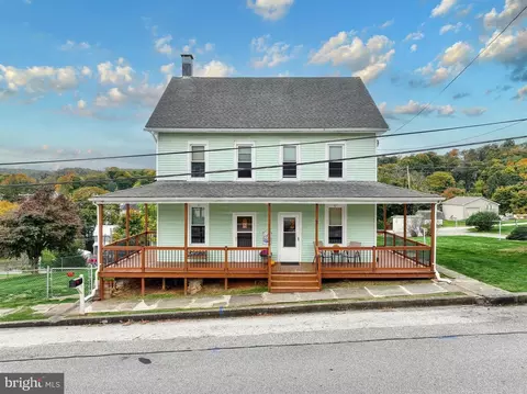 3 W High St, Windsor, PA 17366