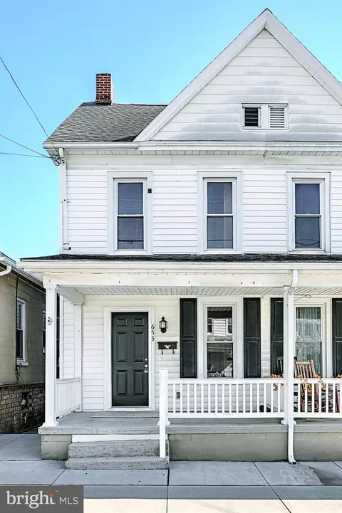 653 E Middle St, Hanover, PA 17331 photo 2