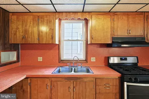 653 E Middle St, Hanover, PA 17331 photo 12
