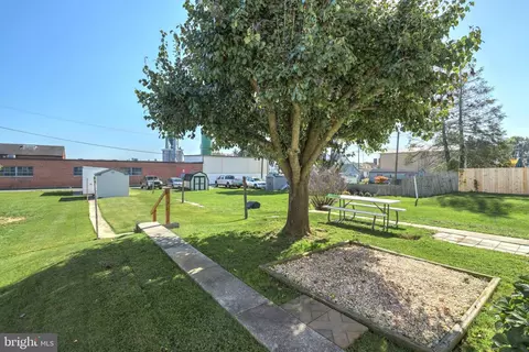 653 E Middle St, Hanover, PA 17331 photo 26