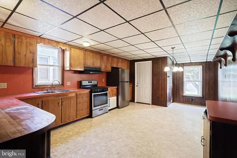 653 E Middle St, Hanover, PA 17331 photo 10