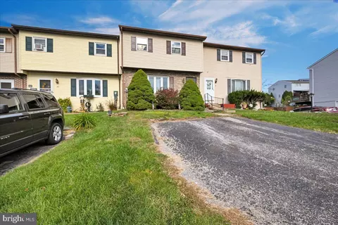 43 White Dogwood Dr, Etters, PA 17319