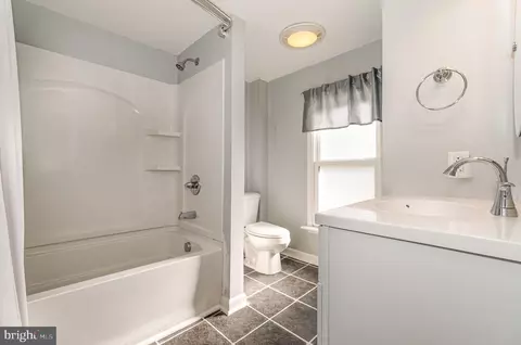 309 E Walnut St, Hanover, PA 17331 photo 9