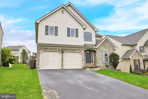 565 Strayer Dr, Windsor, PA 17366