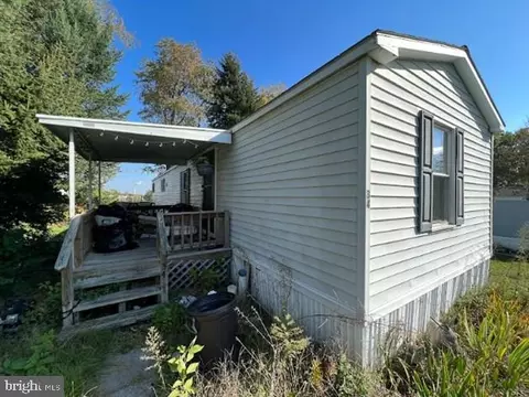 34 Cedar St, Manchester, PA 17345