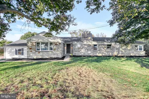7161 Yellow Church Rd, Seven Valleys, PA 17360