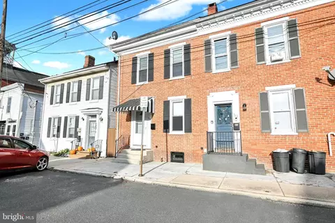 124 E Chestnut St, Hanover, PA 17331 photo 3