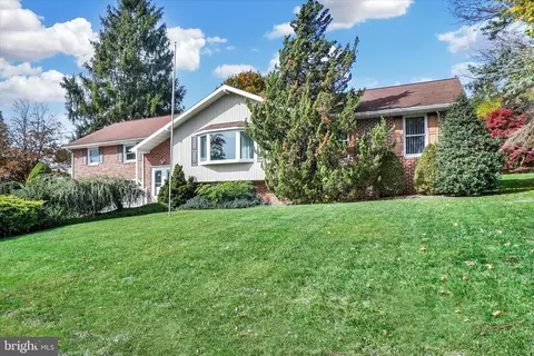 595 Flora Ln, York, PA 17403