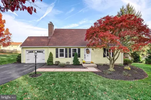 25 Deerfield Ln, York, PA 17403