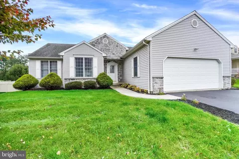 1404 Wheatfield Dr, York, PA 17408