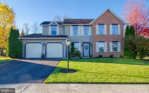 176 Martel Cir, Dillsburg, PA 17019